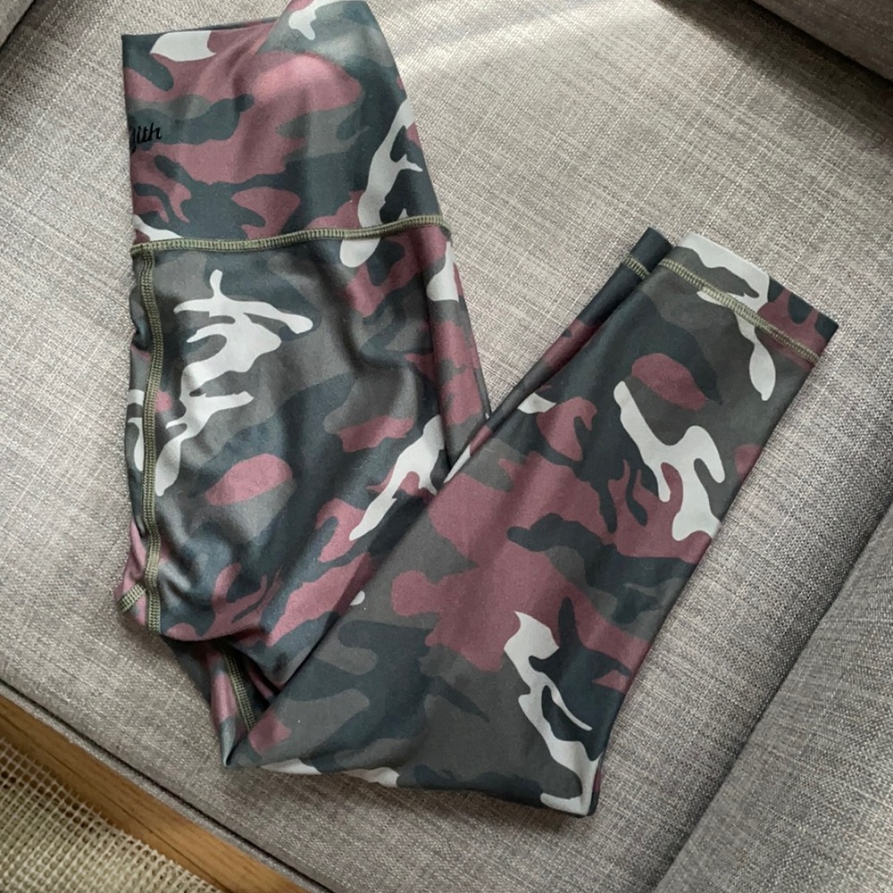 Where it to heart camo  yoga pants